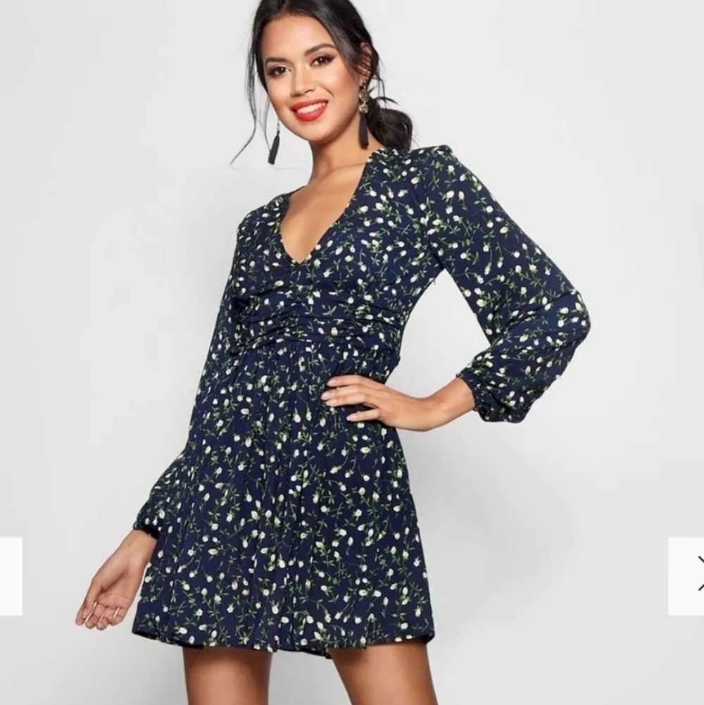 BOOHOO RUCHED WAIST FLORAL TEA DRESS NEW SIZE 8 D135